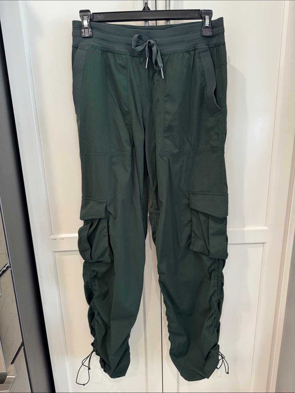 Lululemon Dance Studio Relaxed-Fit Mid-Rise Cargo Pant
Rainforest Green small